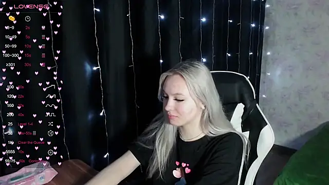 Snapshot of VikaPowers chatting on January 24, 8:00 pm VikaPowers online show from January 24, 8:00 pm