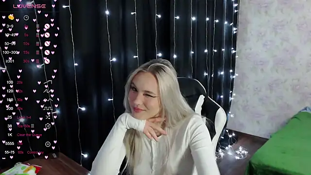 Snapshot of VikaPowers chatting on February 12, 10:48 pm VikaPowers online show from February 12, 10:48 pm