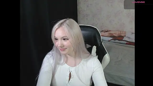 Snapshot of VikaPowers chatting on March 29, 7:03 pm VikaPowers online show from March 29, 7:03 pm