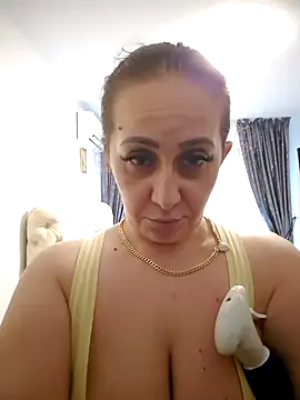 AvaLloyd online show from February 1, 11:43 am