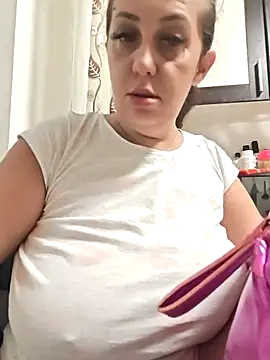 AvaLloyd online show from October 6, 2:42 am