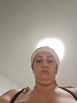 AvaLloyd online show from December 18, 3:23 am