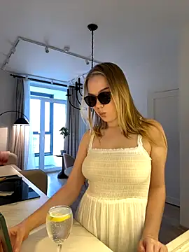 Snapshot of Little_Forest_ELF chatting on November 8, 6:13 am Little Forest ELF online show from November 8, 6:13 am