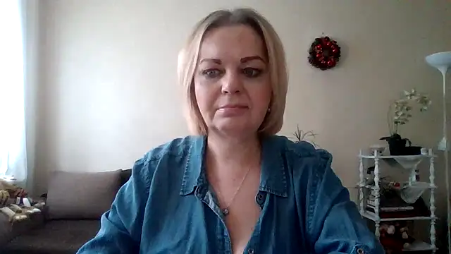 Snapshot of SofiyaPetrova chatting on February 5, 10:19 am SofiyaPetrova online show from February 5, 10:19 am