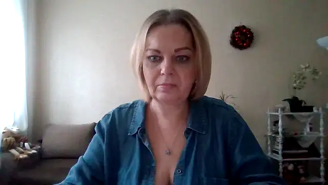 Snapshot of SofiyaPetrova chatting on February 5, 1:33 pm SofiyaPetrova online show from February 5, 1:33 pm