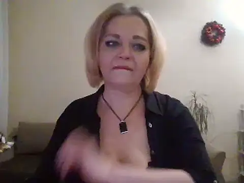 Snapshot of SofiyaPetrova chatting on February 22, 3:58 pm SofiyaPetrova online show from February 22, 3:58 pm