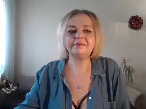 Snapshot of SofiyaPetrova chatting on February 23, 5:45 am SofiyaPetrova online show from February 23, 5:45 am