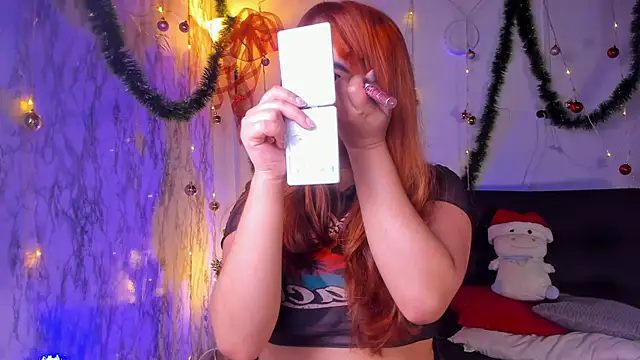 chloe blue online show from January 8, 11:45 am