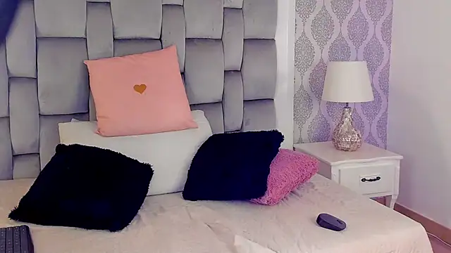 Charlotte  08 online show from October 20, 7:14 pm