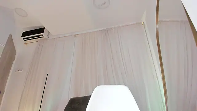 Petite Lucie online show from September 24, 7:06 pm