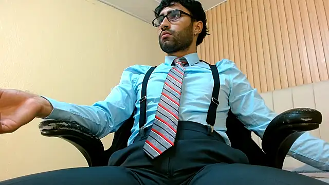 MilanZaire online show from January 6, 7:50 pm