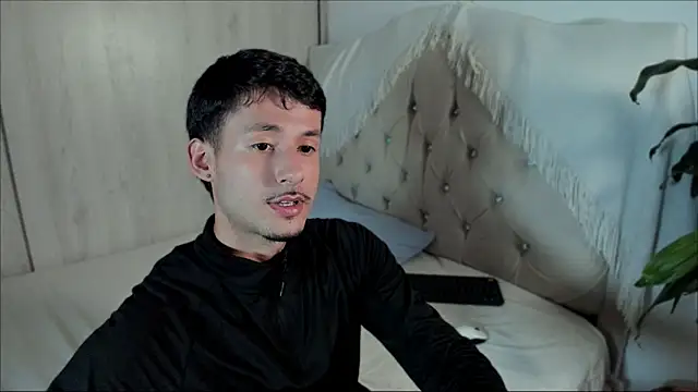 Snapshot of dimitri_targaryen chatting on July 21, 6:05 am dimitri targaryen online show from July 21, 6:05 am