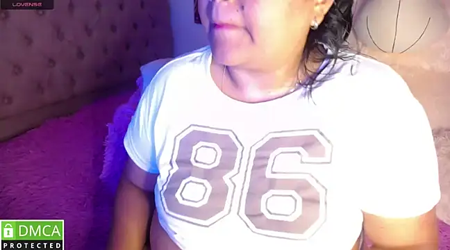 Snapshot of KittyHot20 chatting on February 11, 2:03 am KittyHot20 online show from February 11, 2:03 am