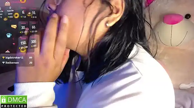 Snapshot of KittyHot20 chatting on March 5, 8:10 am KittyHot20 online show from March 5, 8:10 am