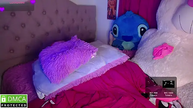 Snapshot of KittyHot20 chatting on October 12, 1:59 am KittyHot20 online show from October 12, 1:59 am