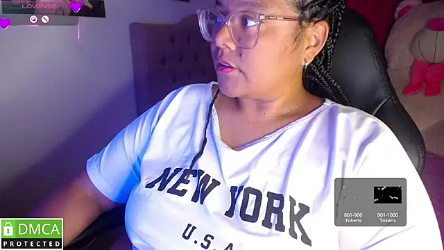 Snapshot of KittyHot20 chatting on October 27, 12:26 am KittyHot20 online show from October 27, 12:26 am