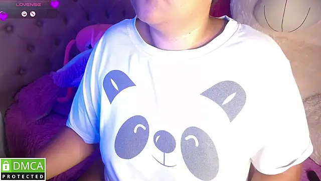 Snapshot of KittyHot20 chatting on November 12, 7:31 am KittyHot20 online show from November 12, 7:31 am