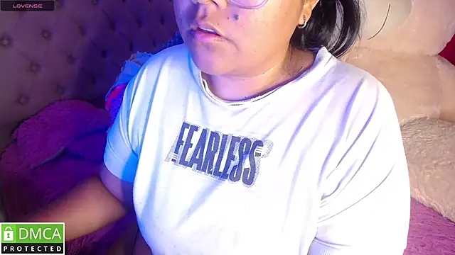 Snapshot of KittyHot20 chatting on November 14, 7:12 pm KittyHot20 online show from November 14, 7:12 pm