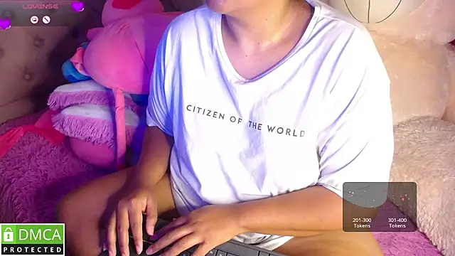 Snapshot of KittyHot20 chatting on December 4, 2:59 pm KittyHot20 online show from December 4, 2:59 pm