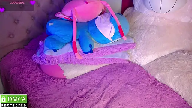 Snapshot of KittyHot20 chatting on December 20, 11:01 pm KittyHot20 online show from December 20, 11:01 pm