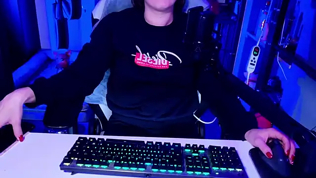 LadyPineapple online show from December 19, 8:34 pm