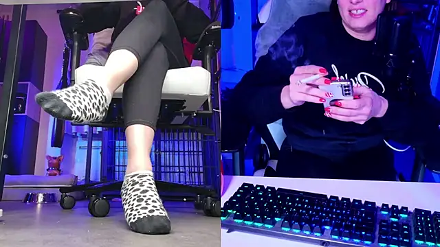 LadyPineapple online show from December 19, 11:35 pm