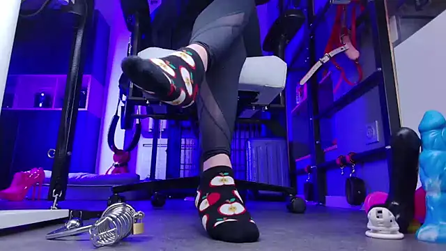 LadyPineapple online show from January 3, 8:11 pm