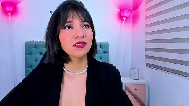 lina bedoya  online show from January 18, 11:43 am