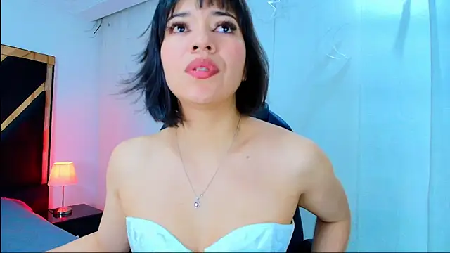 lina bedoya  online show from April 10, 11:37 am