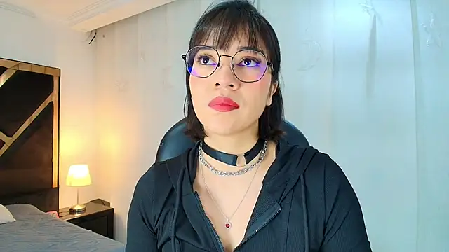 lina bedoya  online show from May 14, 11:39 am