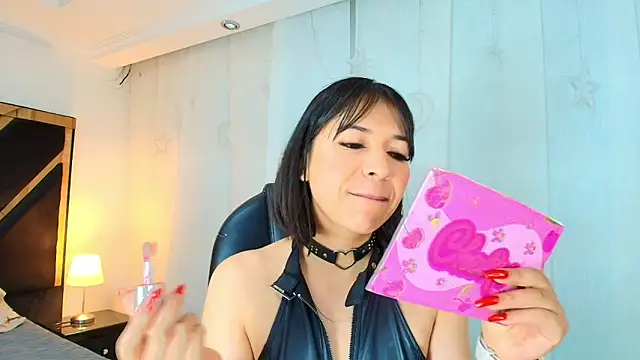 lina bedoya  online show from June 18, 11:36 am