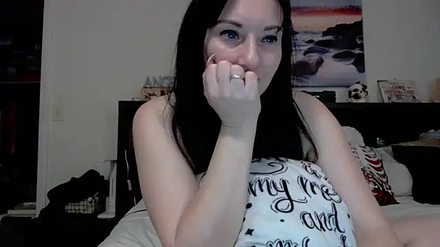 Snapshot of CrystalLakeXO chatting on October 4, 6:22 am CrystalLakeXO online show from October 4, 6:22 am