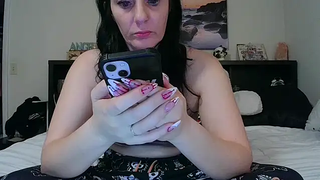 Snapshot of CrystalLakeXO chatting on October 7, 7:16 am CrystalLakeXO online show from October 7, 7:16 am