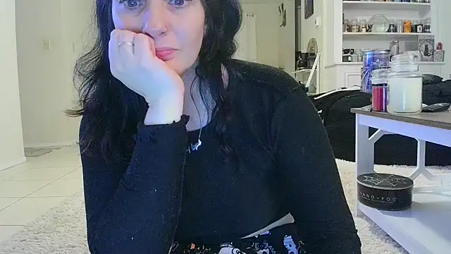 Snapshot of CrystalLakeXO chatting on October 8, 4:32 am CrystalLakeXO online show from October 8, 4:32 am