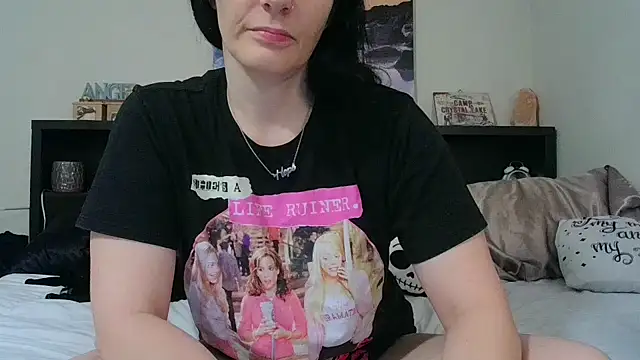 Snapshot of CrystalLakeXO chatting on October 11, 7:29 am CrystalLakeXO online show from October 11, 7:29 am