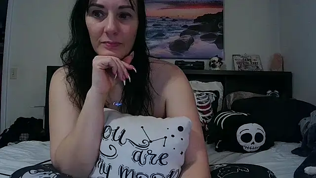 Snapshot of CrystalLakeXO chatting on October 12, 6:23 am CrystalLakeXO online show from October 12, 6:23 am