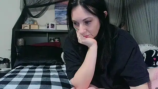 CrystalLakeXO online show from January 13, 6:18 am