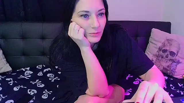 CrystalLakeXO online show from February 4, 6:41 am