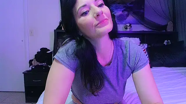 CrystalLakeXO online show from May 7, 4:40 am