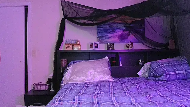 CrystalLakeXO online show from May 20, 7:25 am