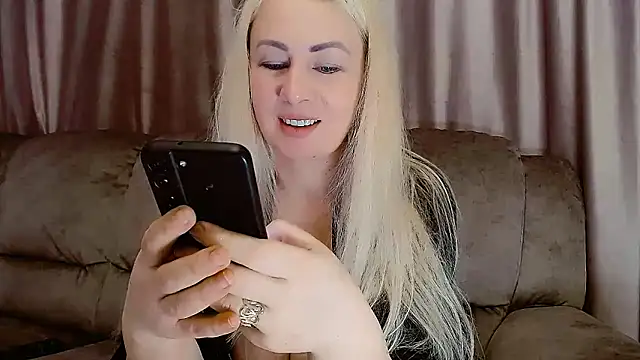 Snapshot of Olesya chatting on February 5, 6:46 am Olesya online show from February 5, 6:46 am