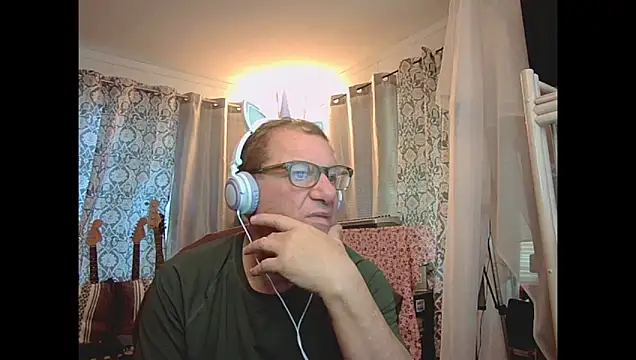 Snapshot of coryassman chatting on March 11, 12:38 am coryassman online show from March 11, 12:38 am