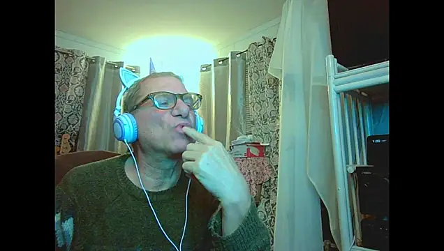 Snapshot of coryassman chatting on March 25, 8:09 am coryassman online show from March 25, 8:09 am