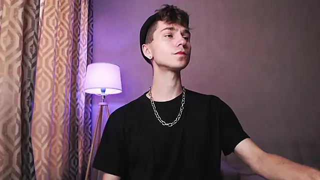 Joseph  Quinn online show from October 8, 3:59 am