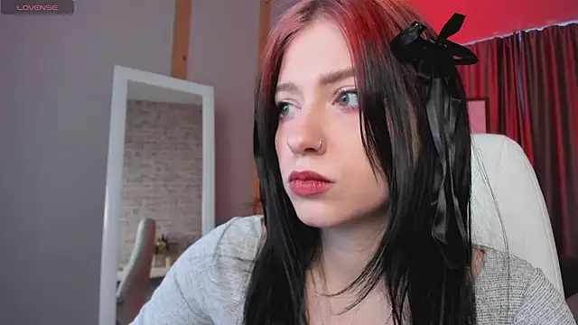 arielabradberry online show from December 12, 11:40 am