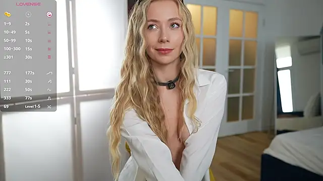 Snapshot of Vika54784 chatting on February 17, 7:15 am Vika54784 online show from February 17, 7:15 am