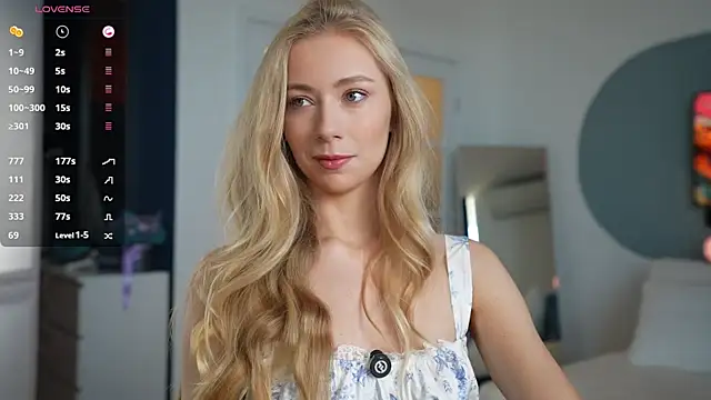 Snapshot of Vika54784 chatting on March 9, 5:44 am Vika54784 online show from March 9, 5:44 am