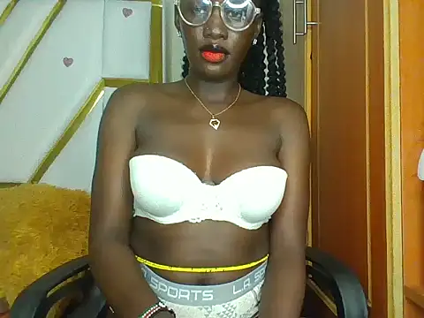Snapshot of cutesmiling chatting on February 1, 6:19 pm cutesmiling online show from February 1, 6:19 pm