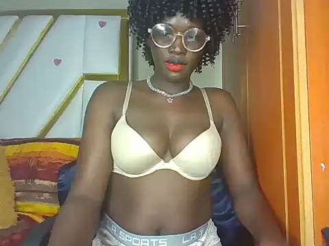 Snapshot of cutesmiling chatting on March 7, 8:23 am cutesmiling online show from March 7, 8:23 am