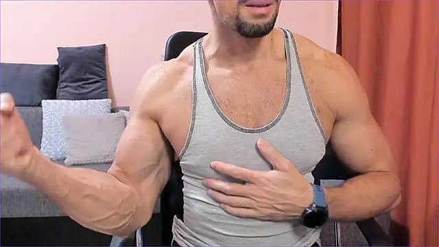 HotHunkTrainer online show from December 2, 4:31 pm